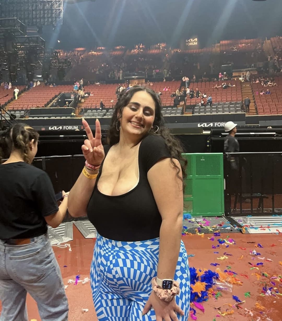 Armenian Psychologist by day , whore in the sheets!