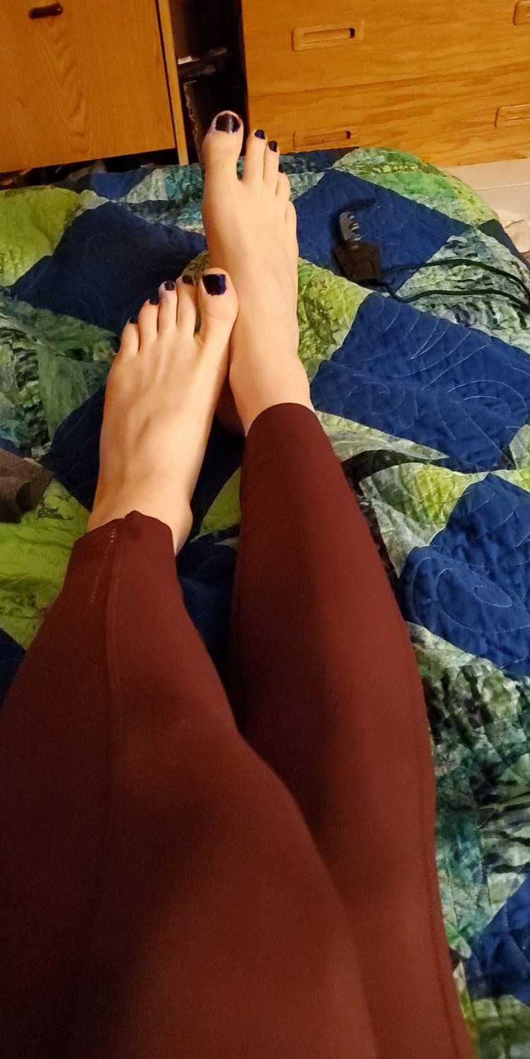 Sissy Austin Grimes Shows Off Feminized Feet!