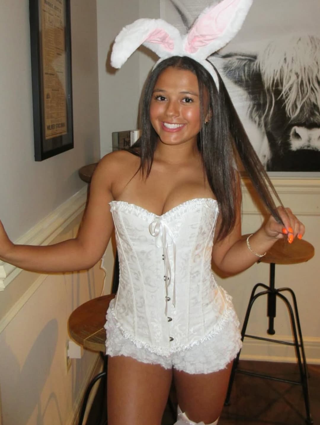 I wonder if her dad knows now she’s 18, so many old dudes will he jacking off to his daughter