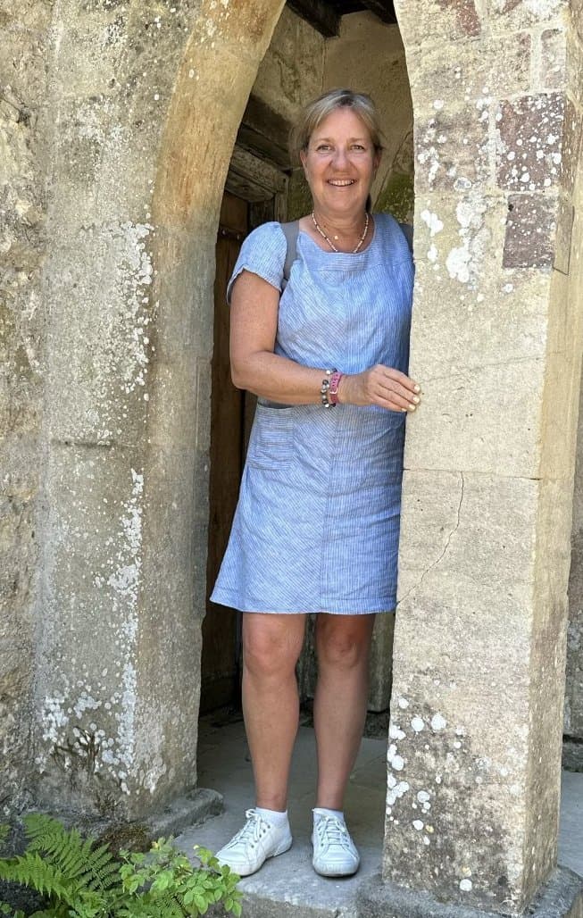 Susie from the UK shows us her tits and hairy old cunt