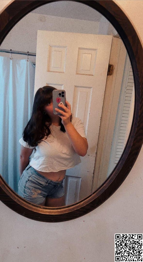 Kaylee - 23yo Big Tits (Non-nude)