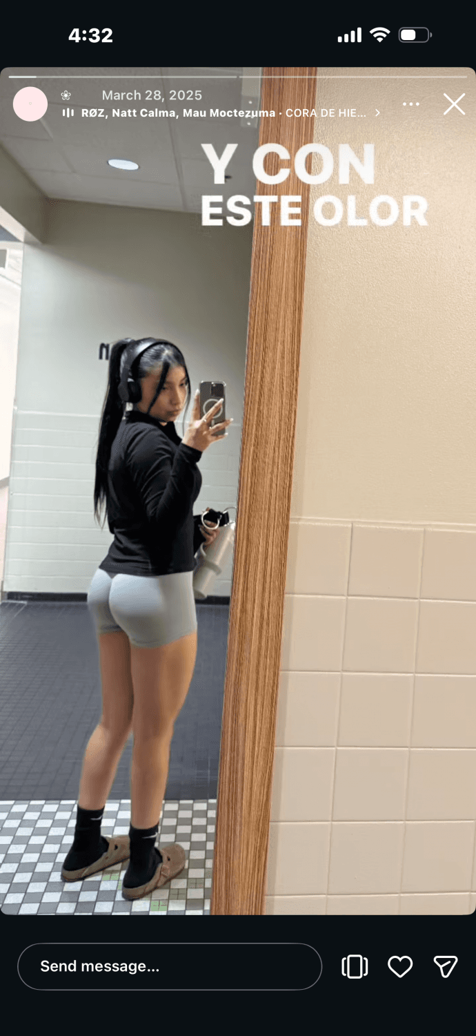 Sexy Chicago Latina slut ?????? perfect body for slow deep strokes lol. Anybody got her? Dm