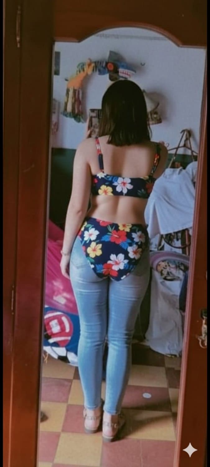 Culo de amigas en bikini por ia creado por ia