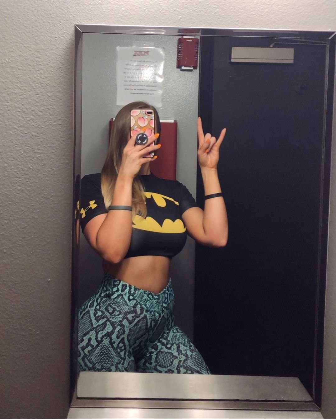 Thick Latina vs. Thick white girl pick