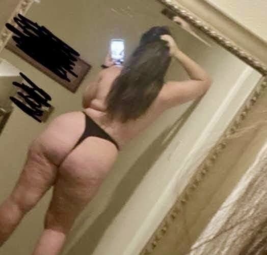 Chubby Slut Pawg Wife Nikki Shows Her Curves