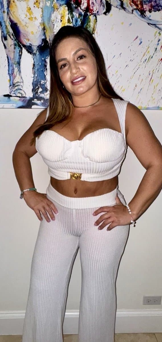 Floridia Spanish milf Mafe Gordon