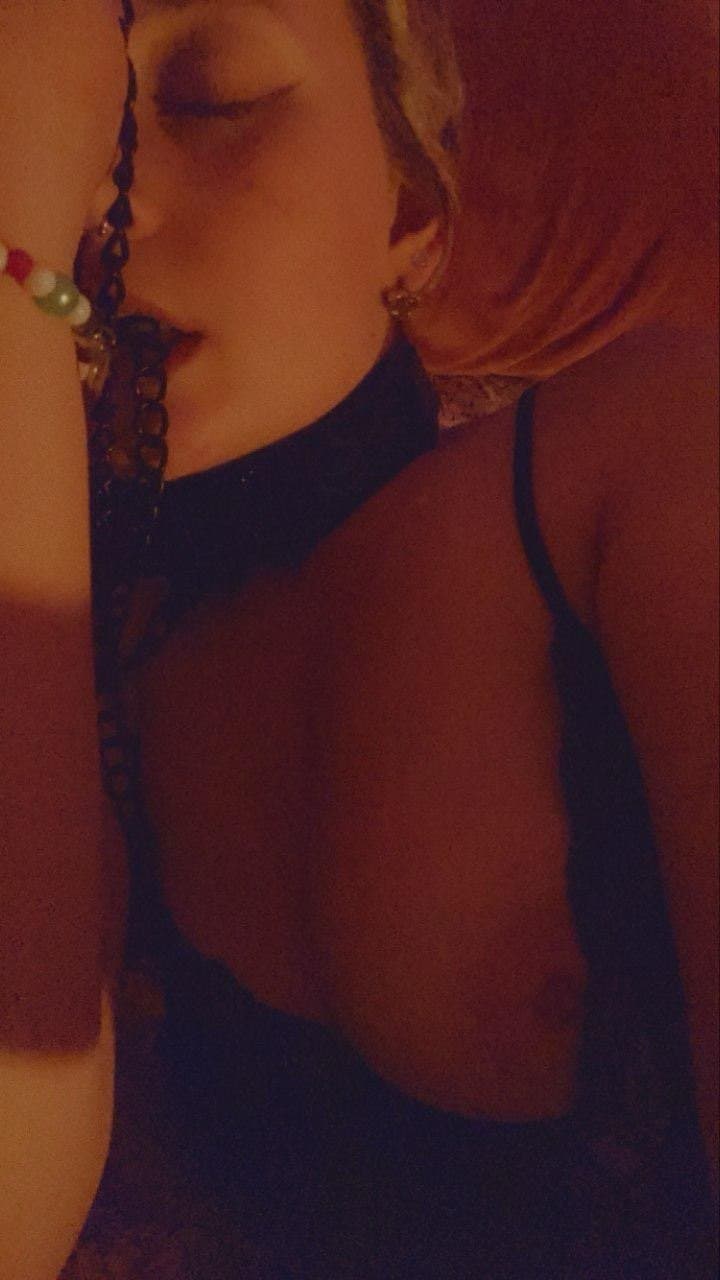 Look at this cheating slut adele shared by ex! Make her a web slut