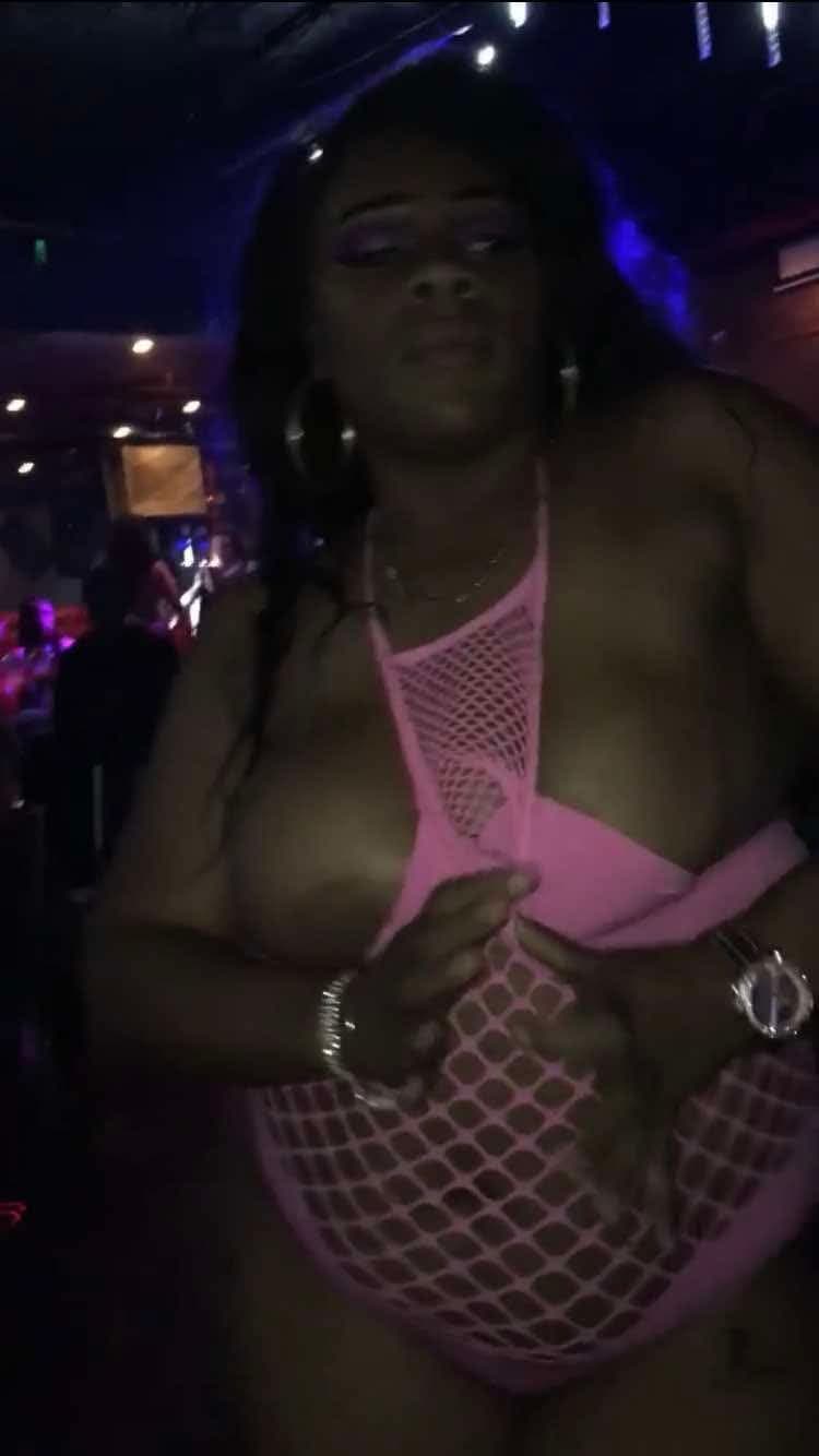 Sexy ass BBW thot Tay ? Lightskin thick beautiful slut with gorgeous boobs & Ass! Loves to twerk ?