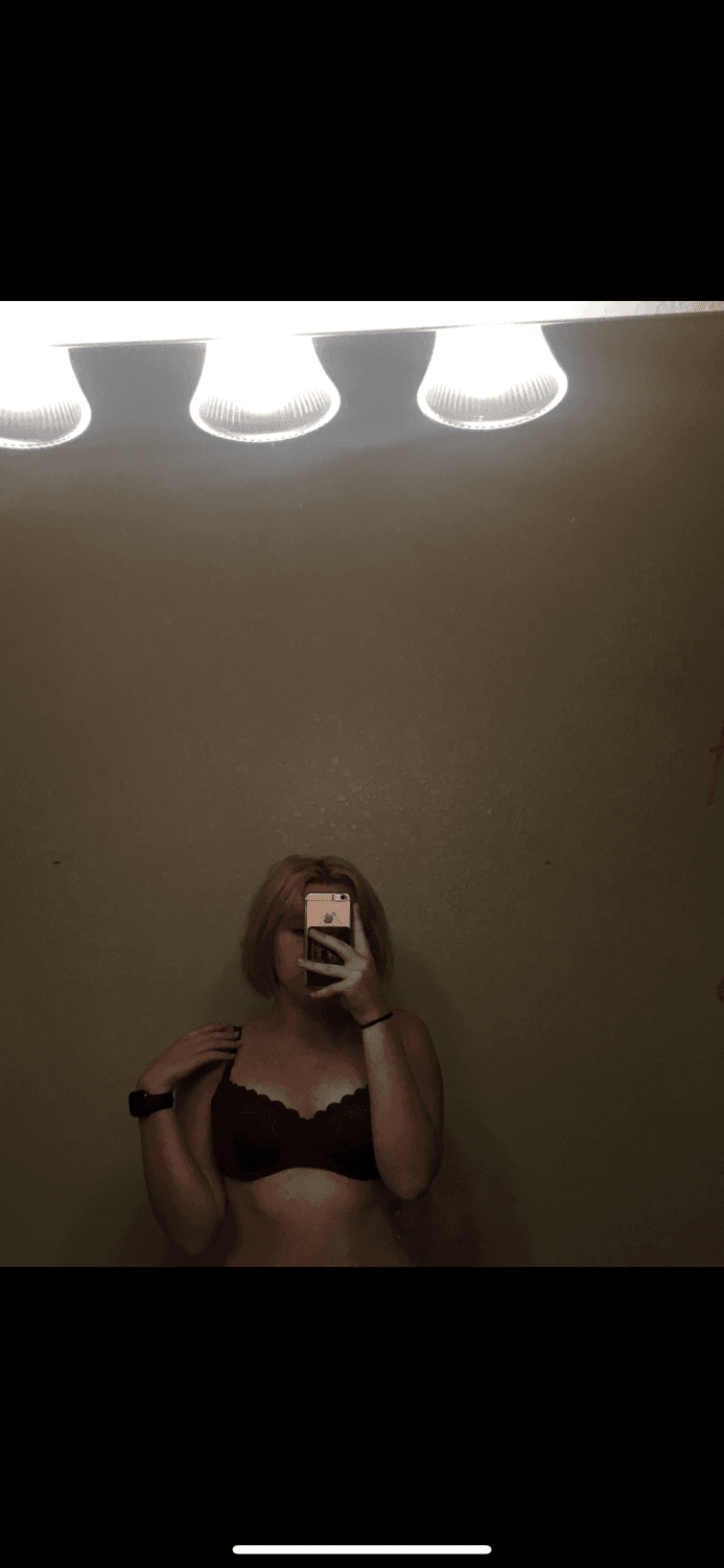 Discord slut didn’t realize she posted her nudes in a public channel