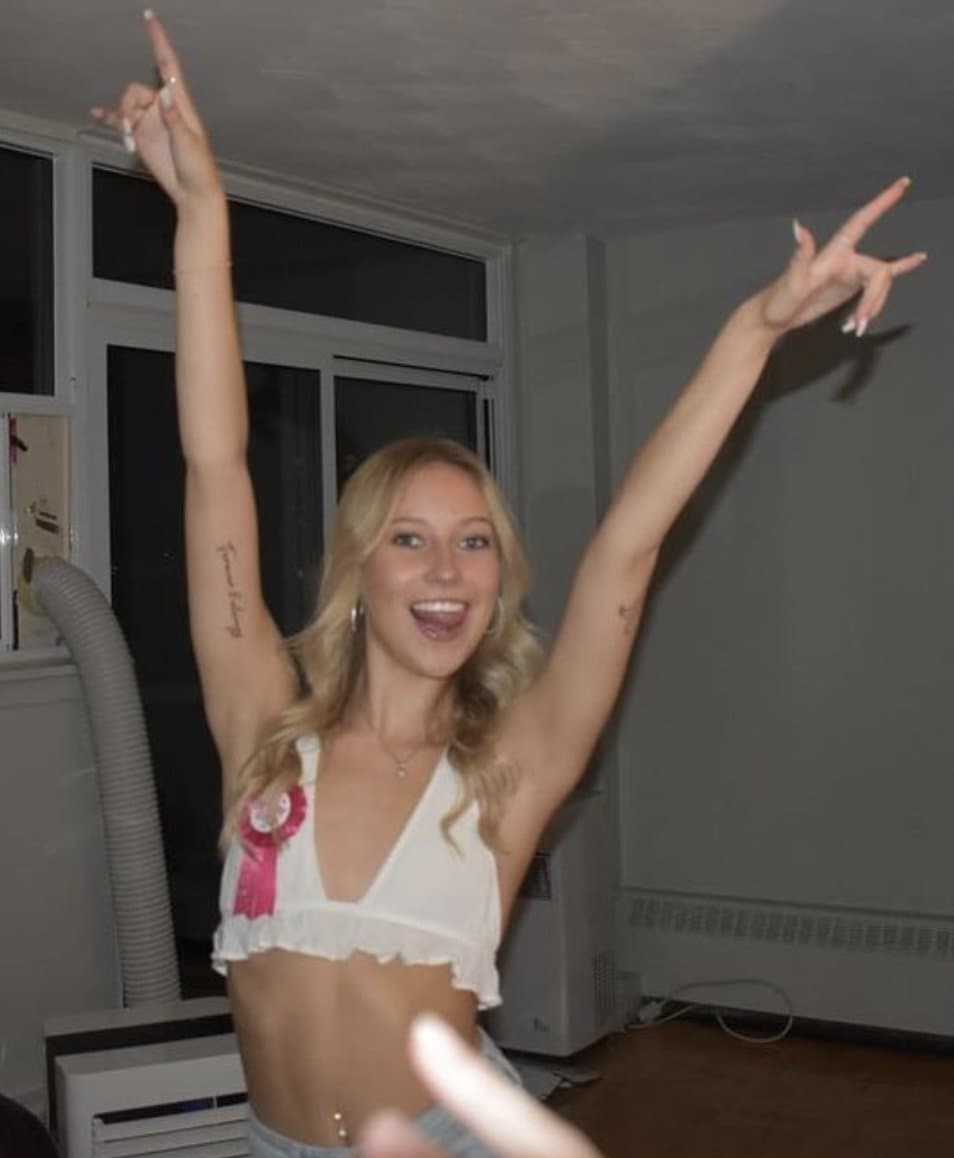 Click to view full size In case any BBC missed when I posted my drunk snowbunny cousin earlier. Hmu for more