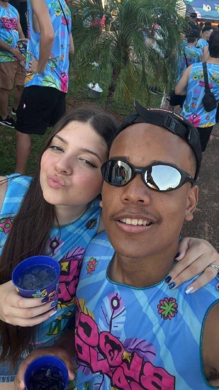 comeu a gatinha no bloquinho de carnaval