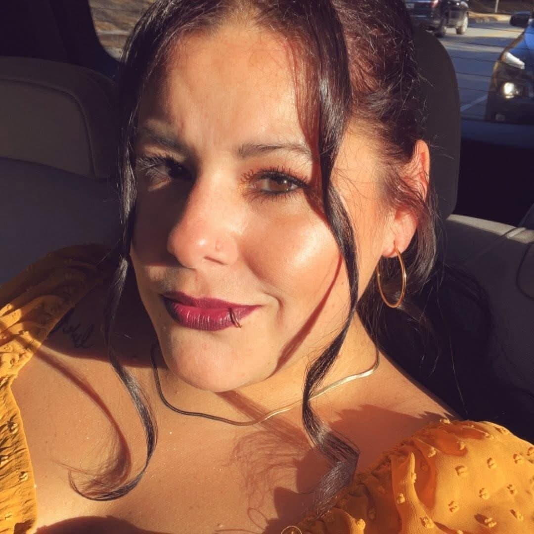 Click to view full size Slutty MILF Jessi in her work office acting naughty