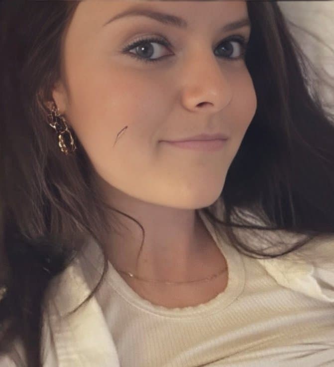 Click to view full size Shannon davis dumb slut. Comment on the dumb pig