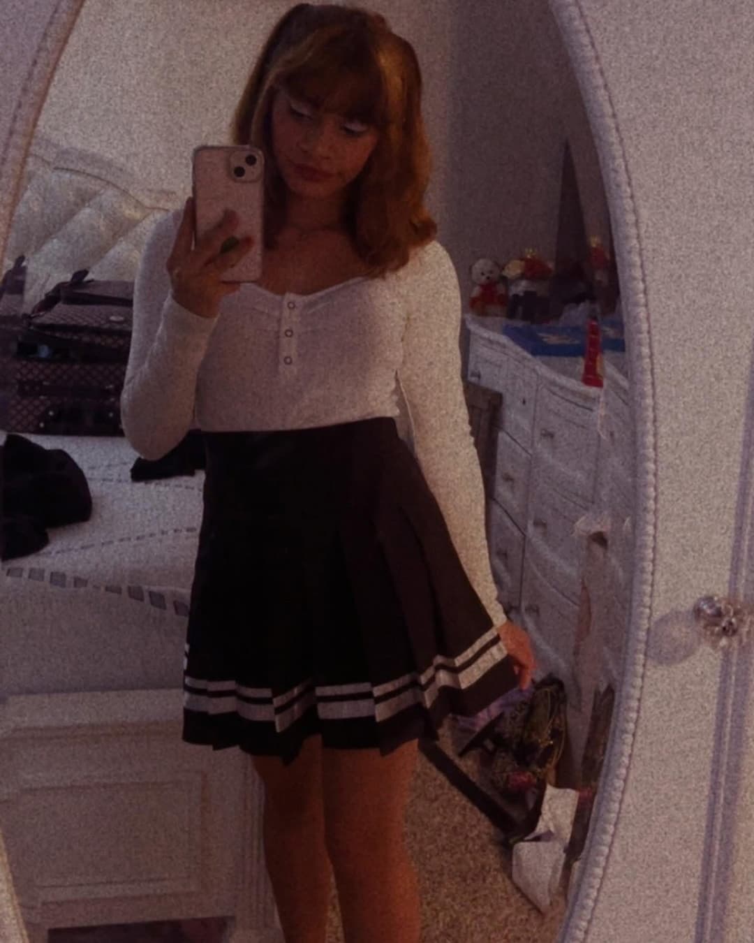 Sexy petite hs teen Dulce Elimar Alecio is sexy and has perfect feet and white toes