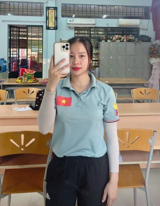 Sexy vietnam PE teacher, juicy fat ass and wet pussy when she teach her student, look at her beaty
