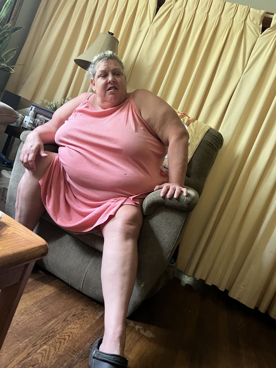 Real ssbbw mom candid too fat to stand and cook but fat enough to fuck