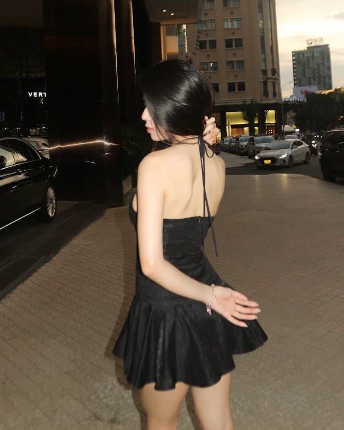 Tafta halter dress ✨ Sparkling under the spotlight, hugging my curves so tight you can almost feel m