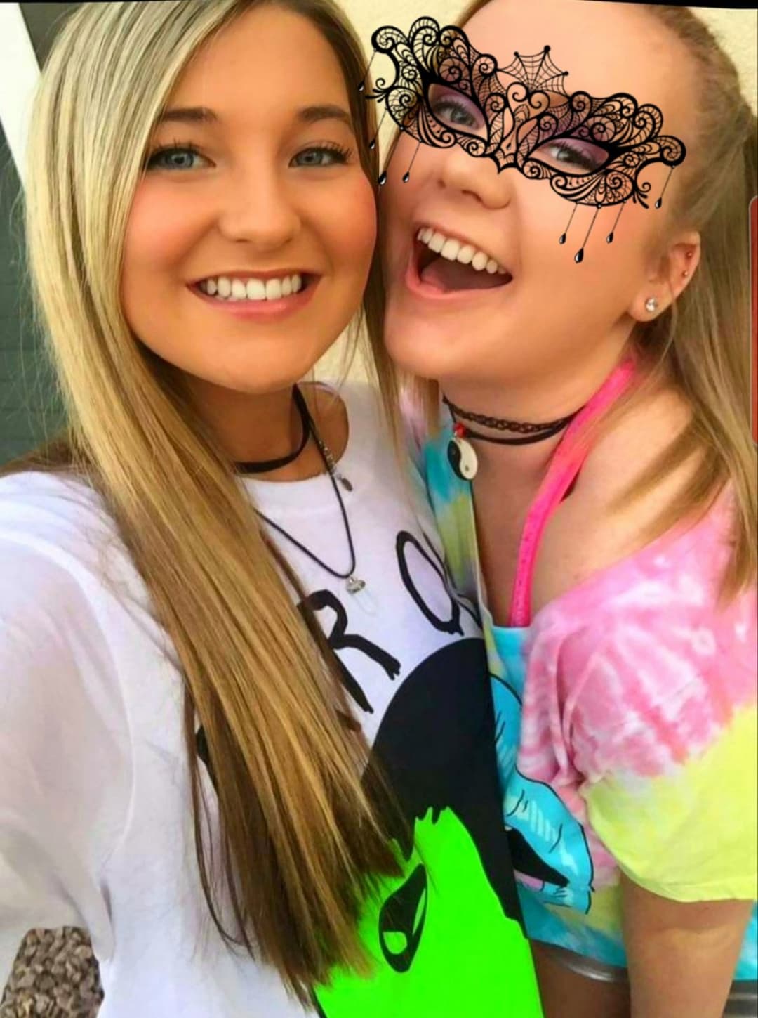 Young and horny 18 American schoolgirl LOVES showing off