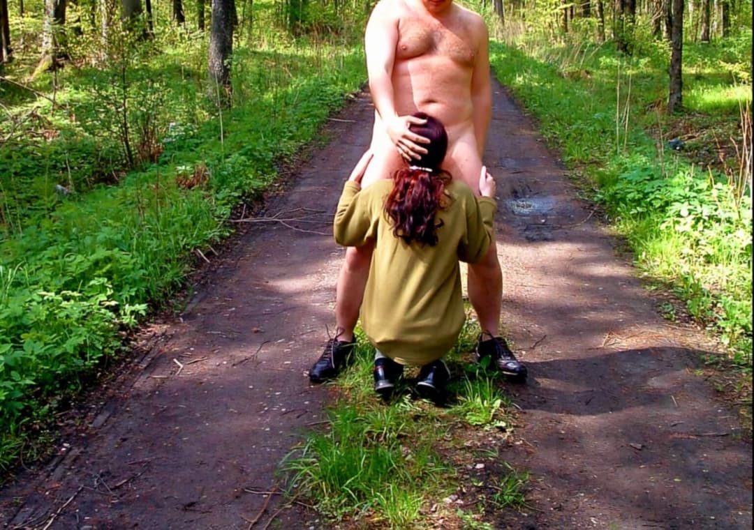 Exhibitionist Ina loves to be free in nature. Enjoy!