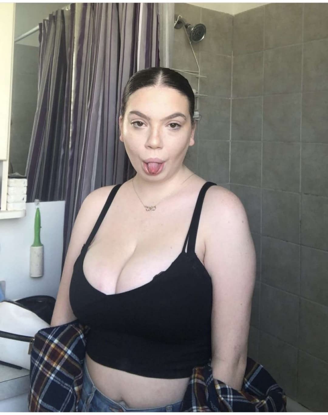 Sexy bitch Richelle has some massive tits