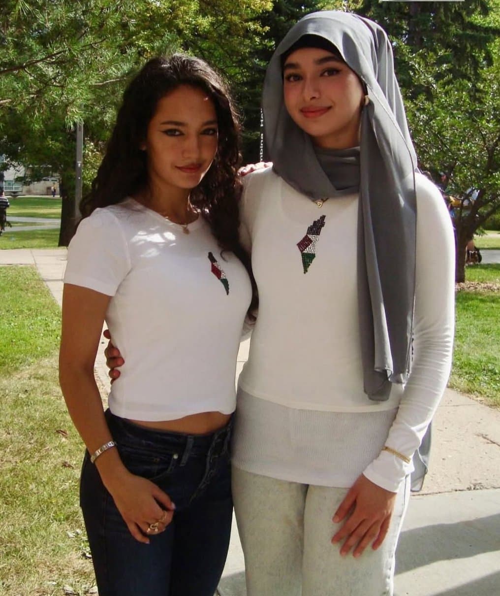 Would you fuck the hijabi or the non hijabi