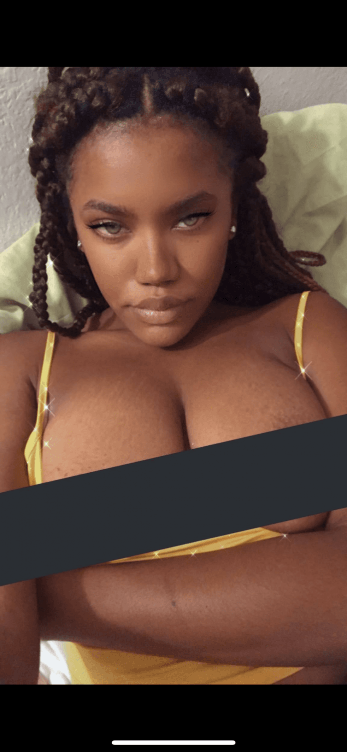 BRI AKA BBYG1r thebnecole HAS THE PRETTIEST FEET IN THE WORLD!!