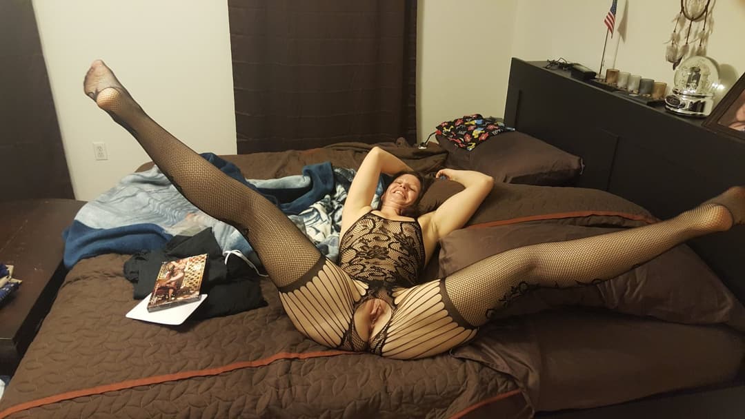 Click to view full size Sexy German housewife