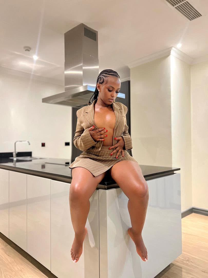 Popular Ugandan Female Musician “Gloria Bugie” Nude Photo Trends On Social Media (+18 Only