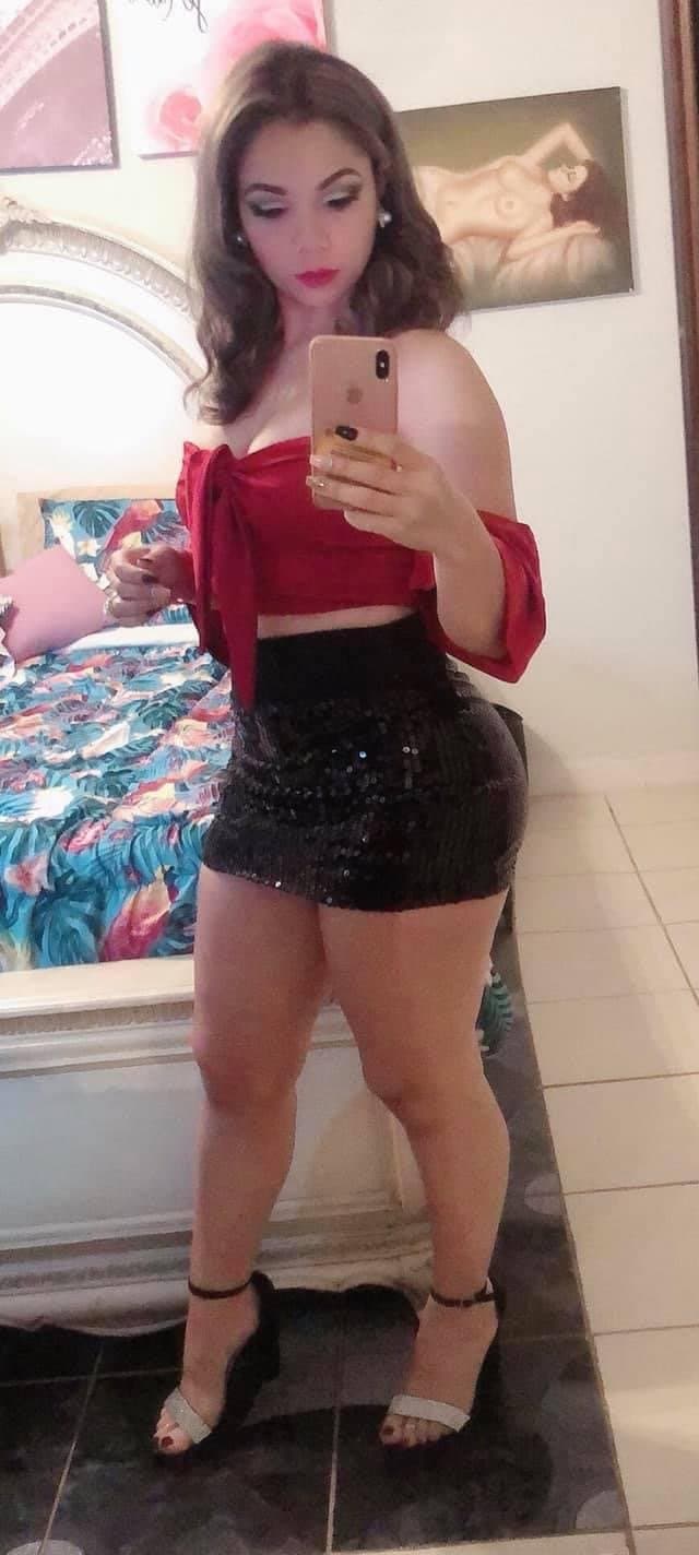 My Sexy Thick Aunt. Help me find her nudes I been looking for her she’s my aunt but damn she got ass