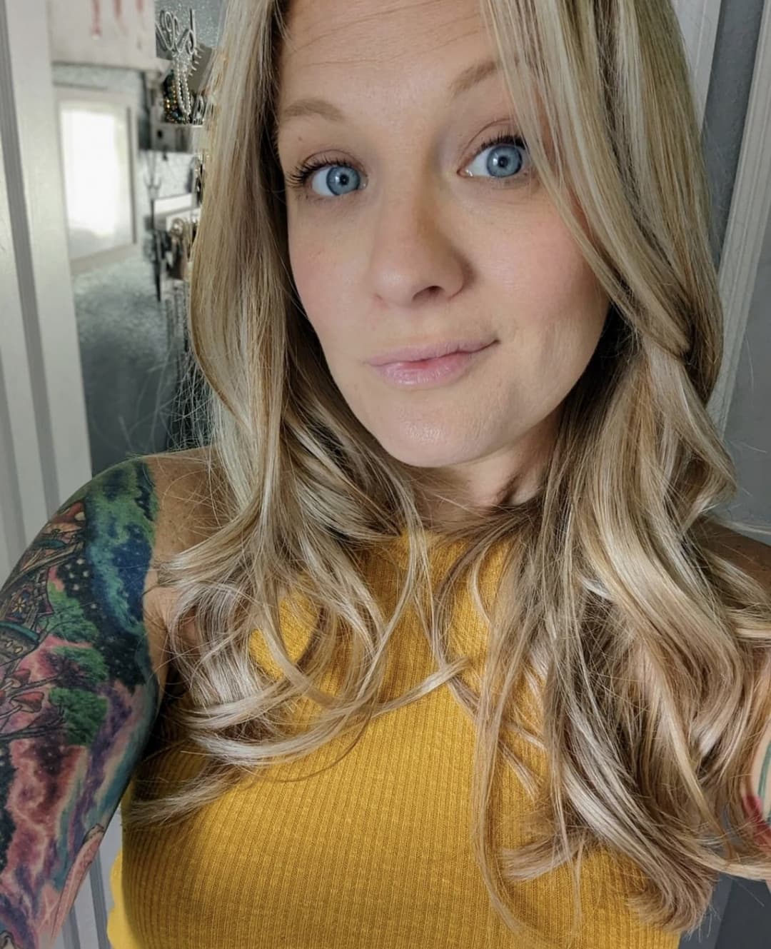 Click to view full size Erin (left) & Mary (right) - Spring break clubbing early 2000’s