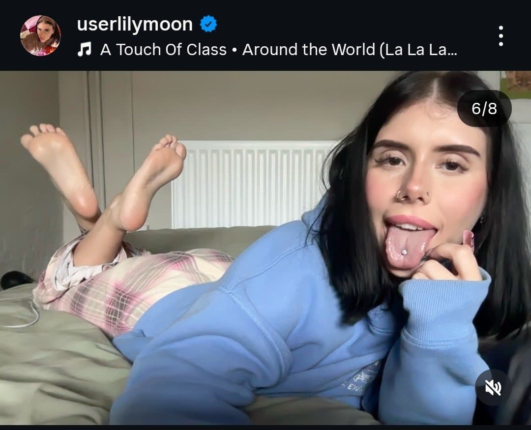 Lilly moon ass x feet view ????