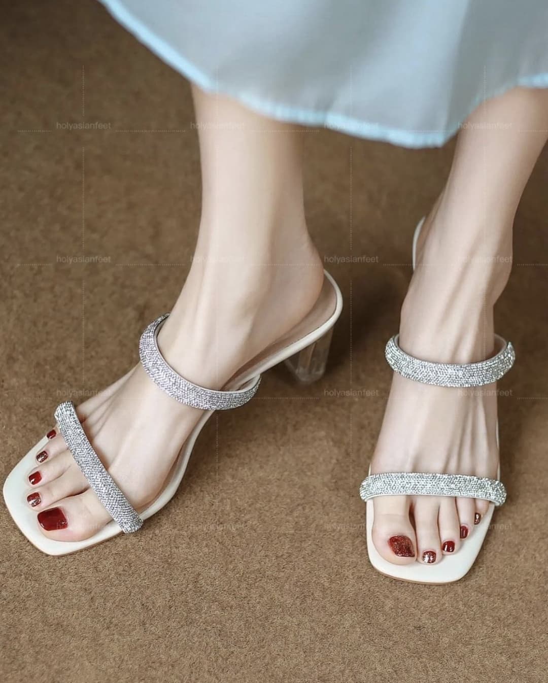 Asian feet / shoes & socks