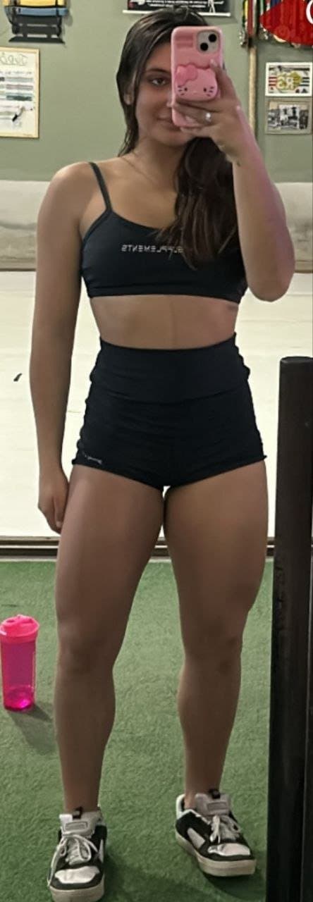 Click to view full size Masturbate to this hot gym girl - Lilian Sales