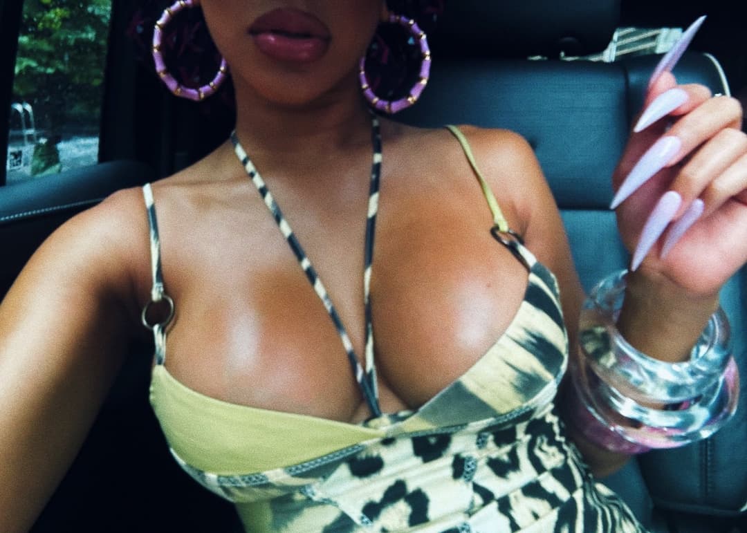 Saweeties BIG A$$ TITS NEED TO BE SUCKED! ?