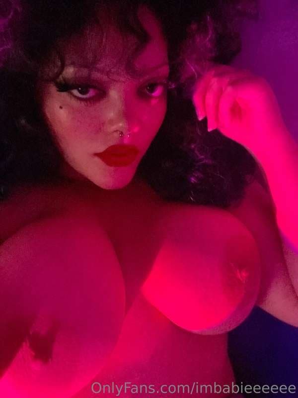 Mixed Race BBW Goth Babe ??