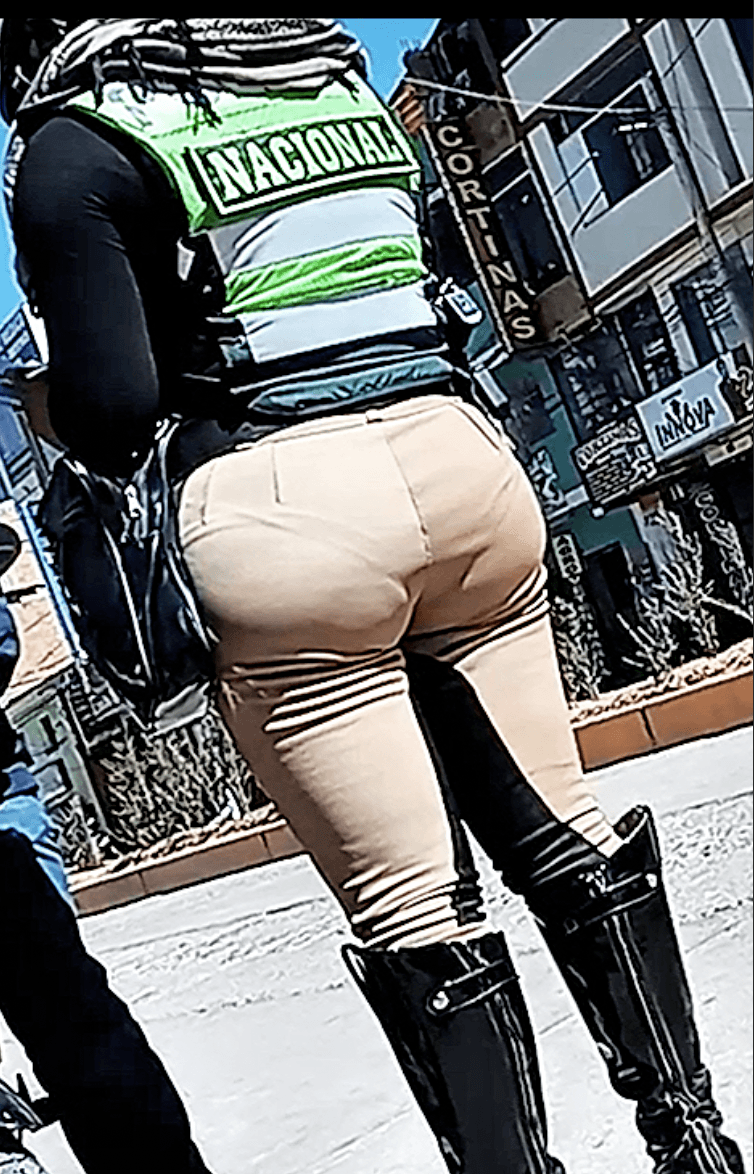 TOMBA CULONA SE LE NOTA EL CALZON