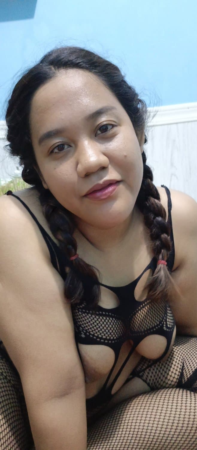 Suami istri budak seks