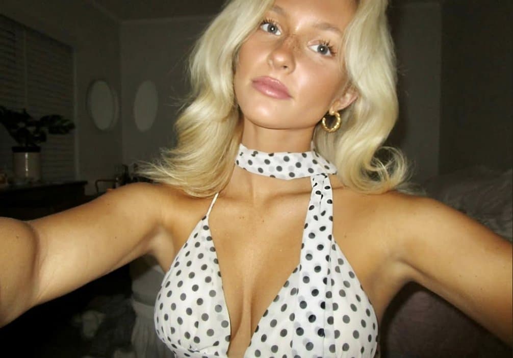 Perfect blonde IRL teen - sexy college PAWG goddess