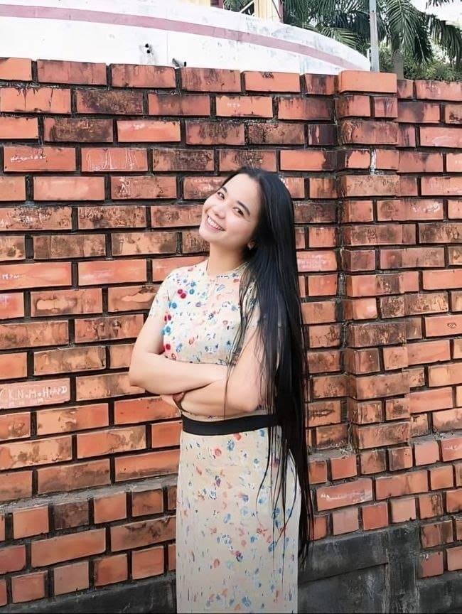 Gladys (Pinay) With a beautiful Fucking hot pussycat