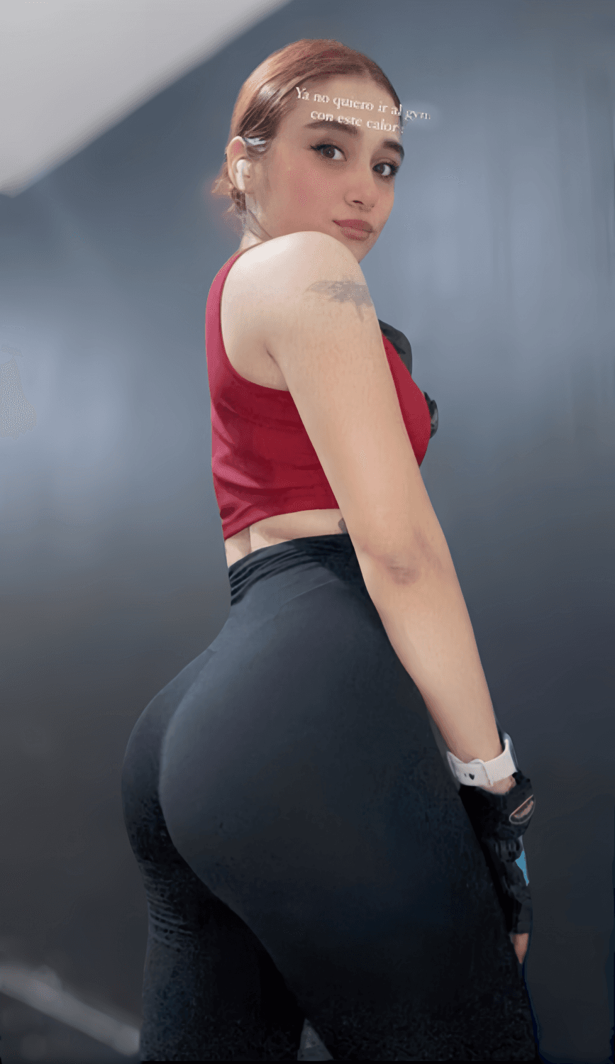 Annie loves to show her ass