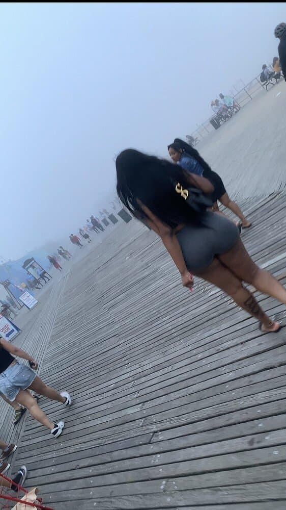 Click to view full size Big Ghetto Booty On The Boardwalk