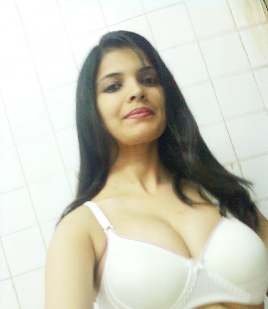 Click to view full size Hot Desi Indian Whore Selfie Leaks