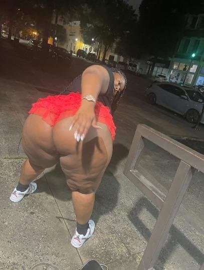 Chocolate ebony bbw sister thick big booty MOANS SEXY ASF while she plays with it