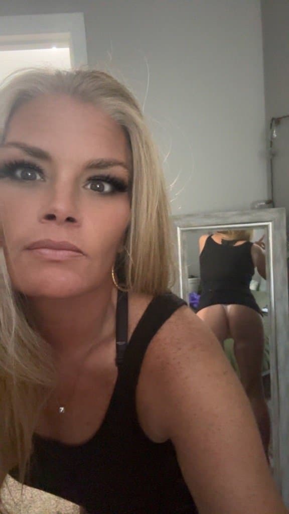 100% real skinny petite mature white mom camel toe fat pussy