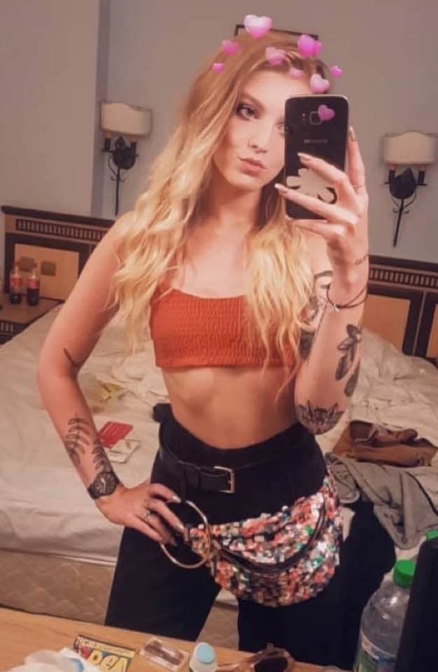 Click to view full size The bimbofication of Courtney Young. Kik: shortp9 to goon with me