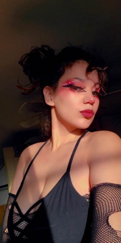 Rose is a webslut that deserves to be spread for everyone to see. Kik roseisshy