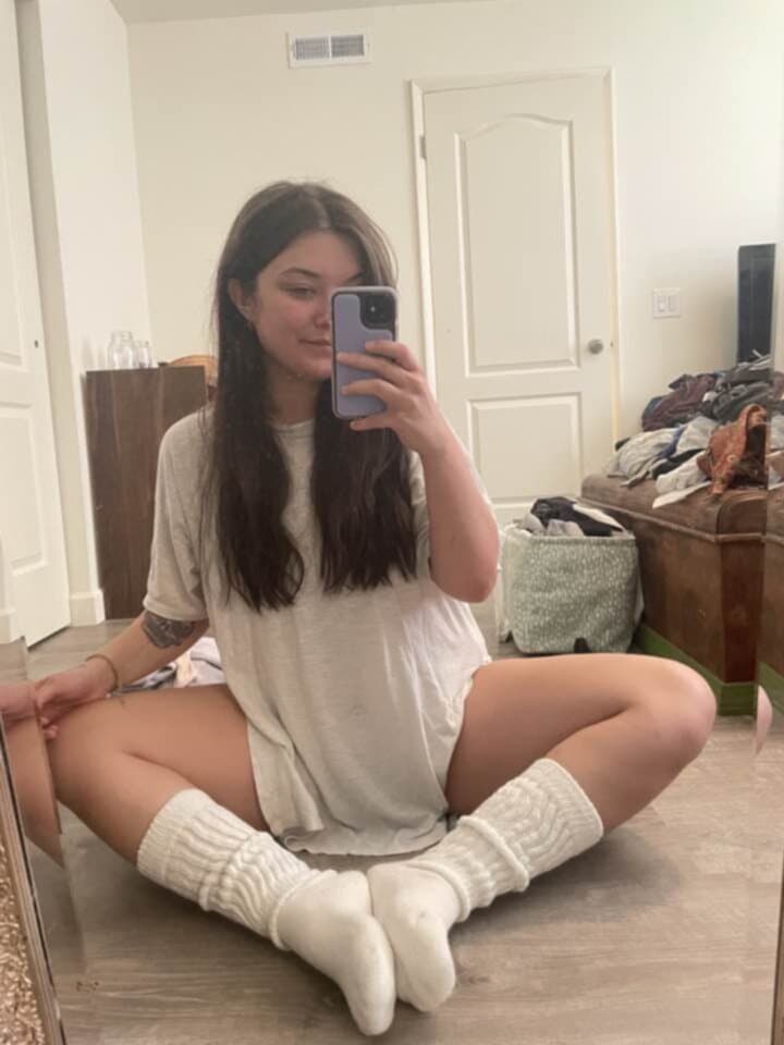 Alex - The Cuddly GF From Missouri.       (z)