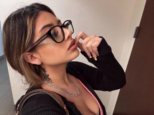 26 year old bust escort Amora that I f yesterday