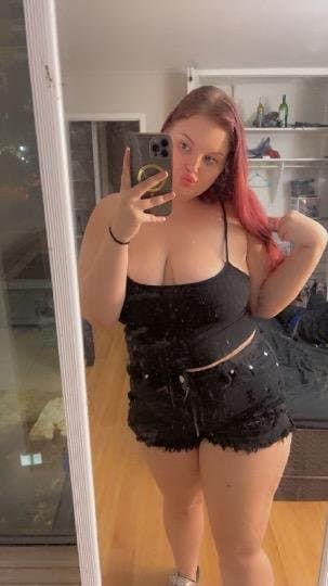 Thick ass white girl and her REAL SISTER , ex bf leaks her camera roll