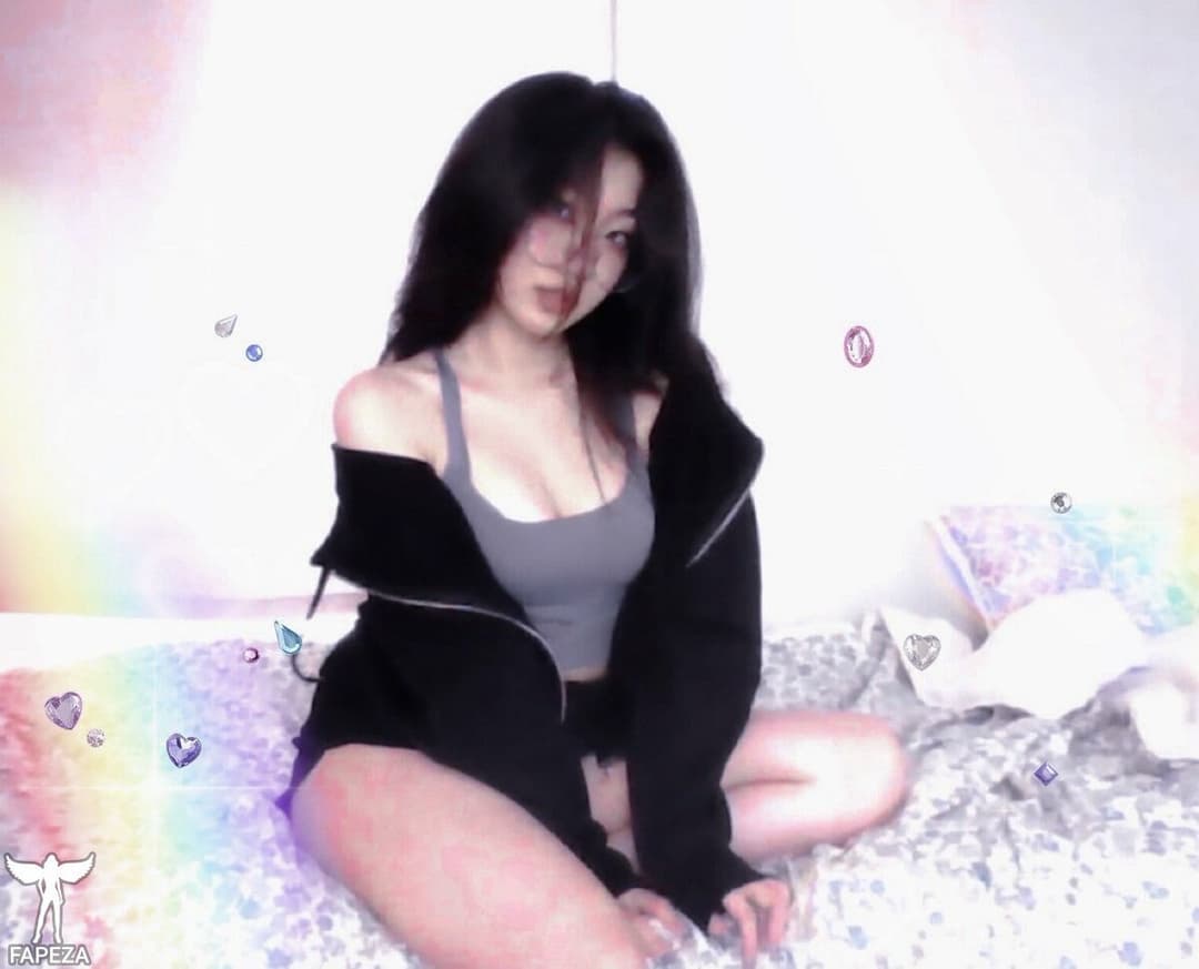Asian Twitch streamer 4
